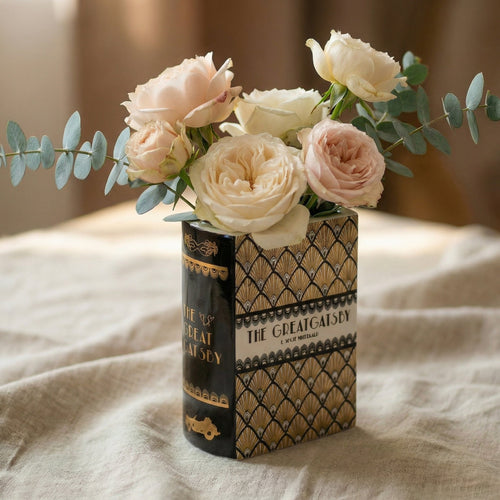 Vasen in Form Kleiner Bücher